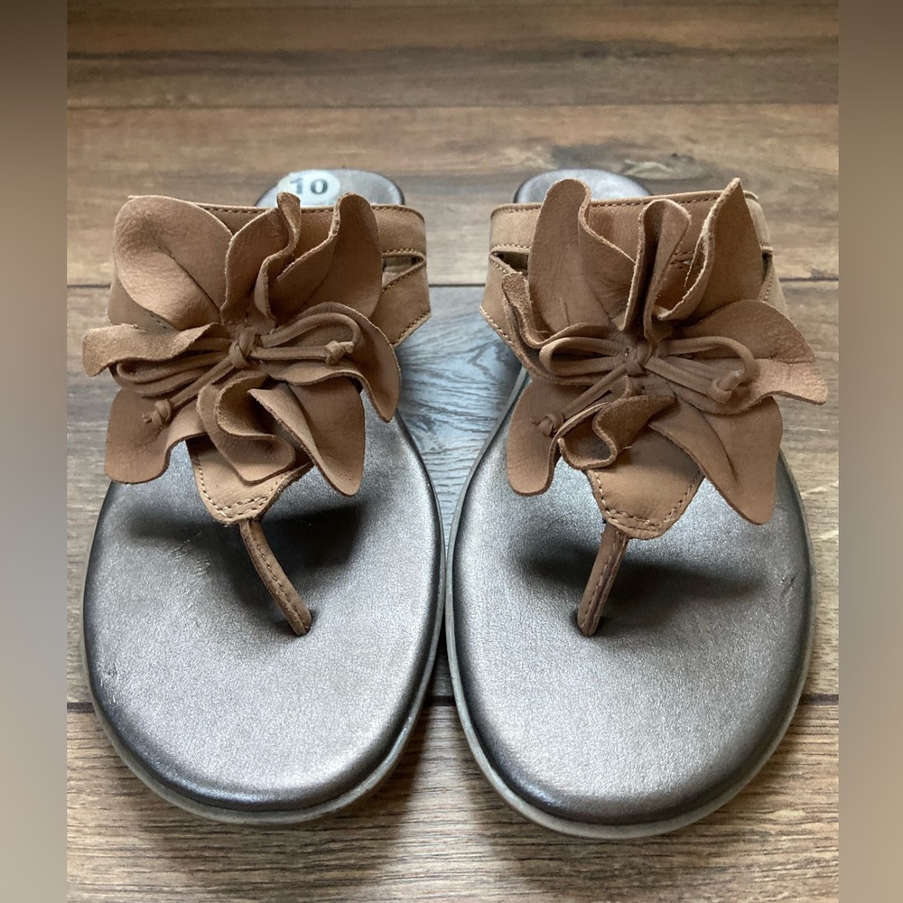 NWT Clarks Leather Sandals